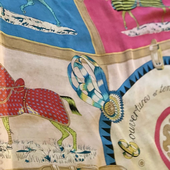 Hermes Scarf/Shawl. ‘Couvertures et Tenues de Jour’. 100% Silk. Made in France. - Picture 10 of 16